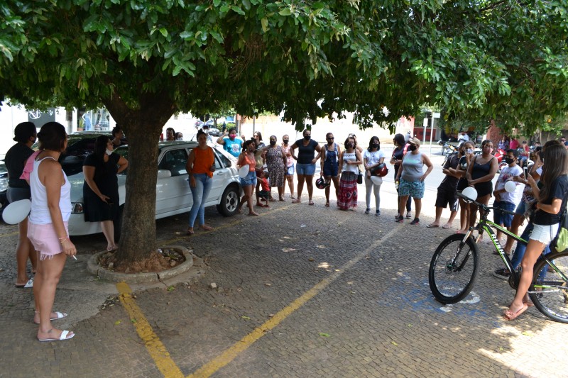 Em protesto, manifestantes pedem justiça pela morte de menina de um ano e três meses