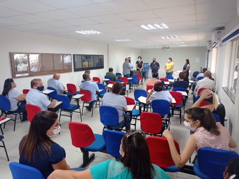 Servidores participam de palestra sobre humanização