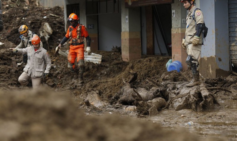 Sobe para 208 número de mortos na tragédia em Petrópolis