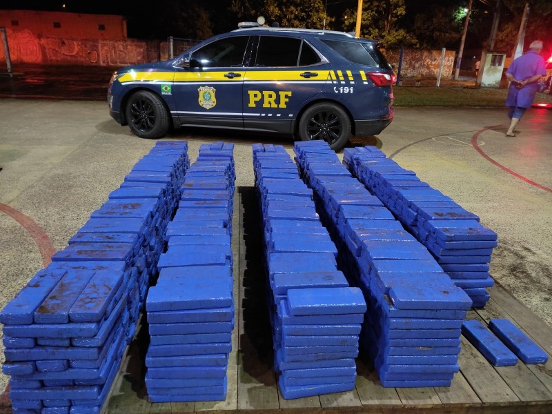 Motorista que transportava 1.345 tijolos de maconha é condenado pela Justiça