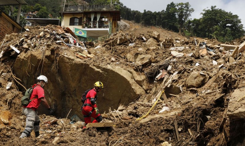 Sobe para 233 número de mortos pelas chuvas de fevereiro em Petrópolis