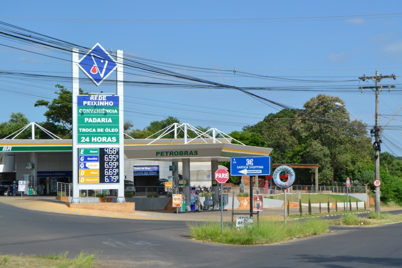 Litro da gasolina chega a quase R$ 7 e etanol a R$ 4,68, após aumento da Petrobras