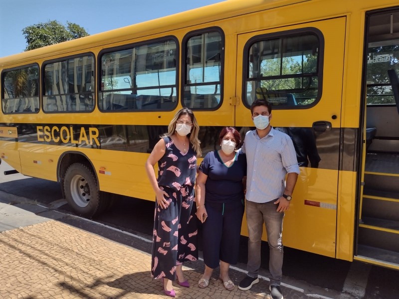 Educação adquire veículos de transporte escolar para atender alunos da zona rural