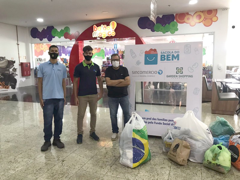 ‘Sacola do Bem’ recolhe doações de roupas no Garden Shopping