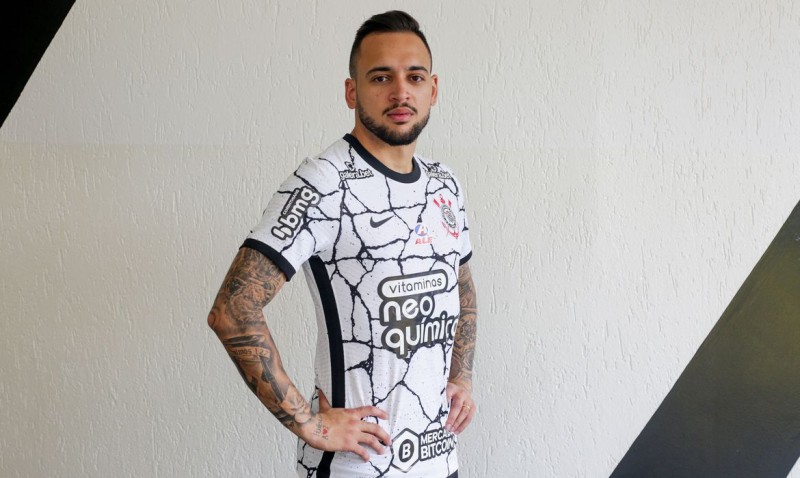 Após fugir da Guerra na Ucrânia, Maycon é apresentado pelo Corinthians