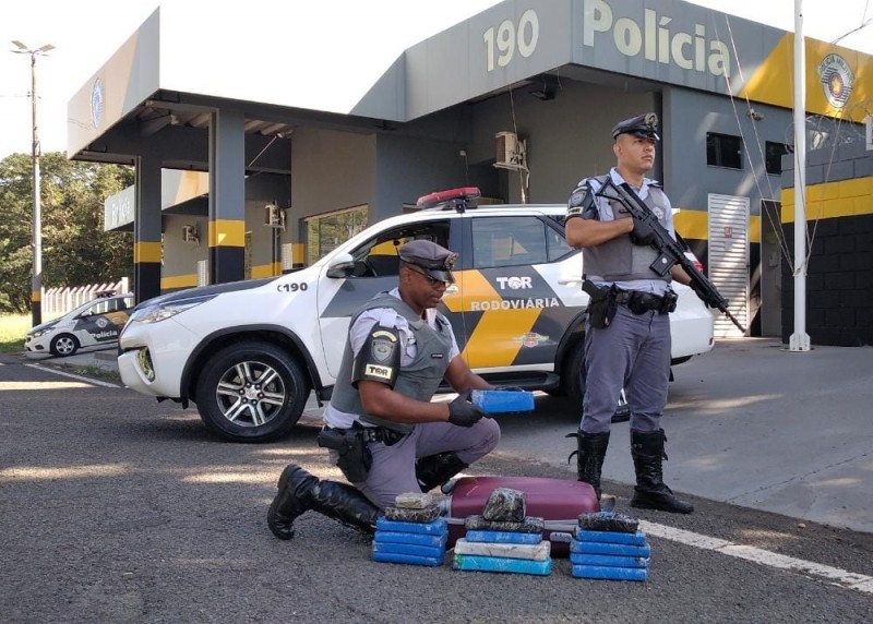 TOR prende jovem com tijolos de maconha escondidos em bagagem