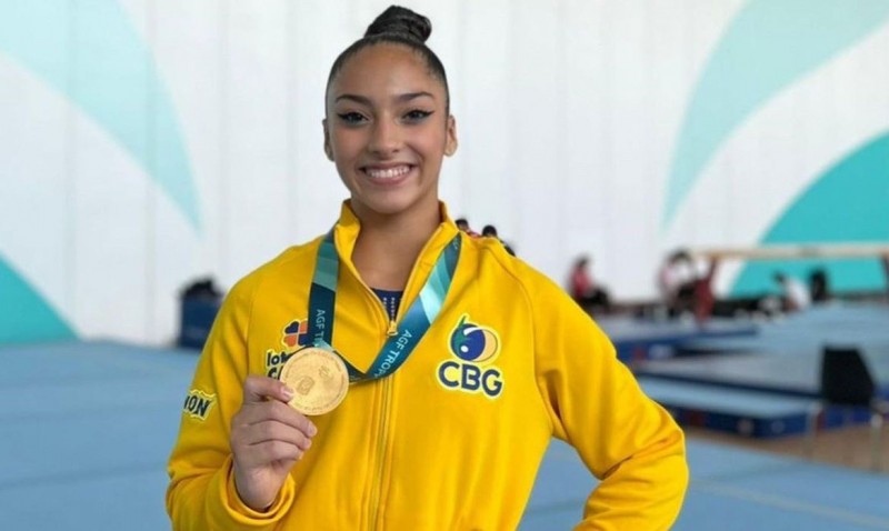 Júlia Soares é ouro no solo em etapa da Copa do Mundo da Ginástica