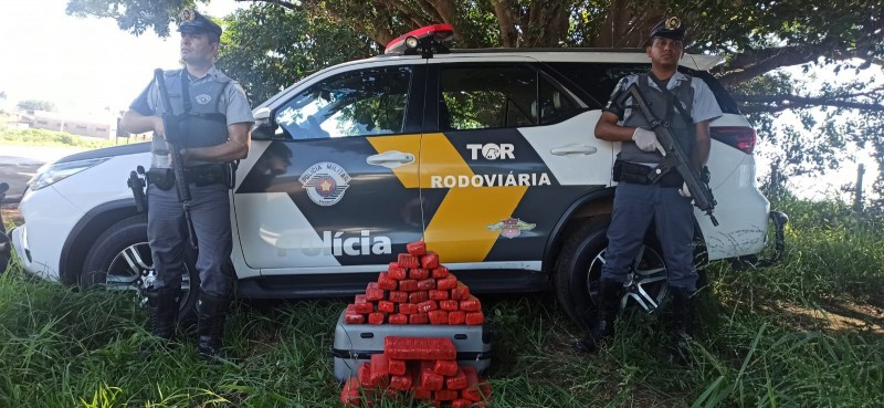 Adolescente é surpreendido pelo TOR com drogas escondidas em malas