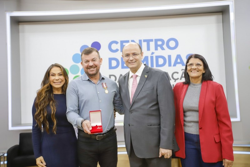 Dirigentes de ensino são homenageados com medalha MMDC pela Secretaria da Educação