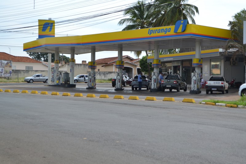 Litro do etanol volta a subir nos postos e o da gasolina chega a quase R$ 7
