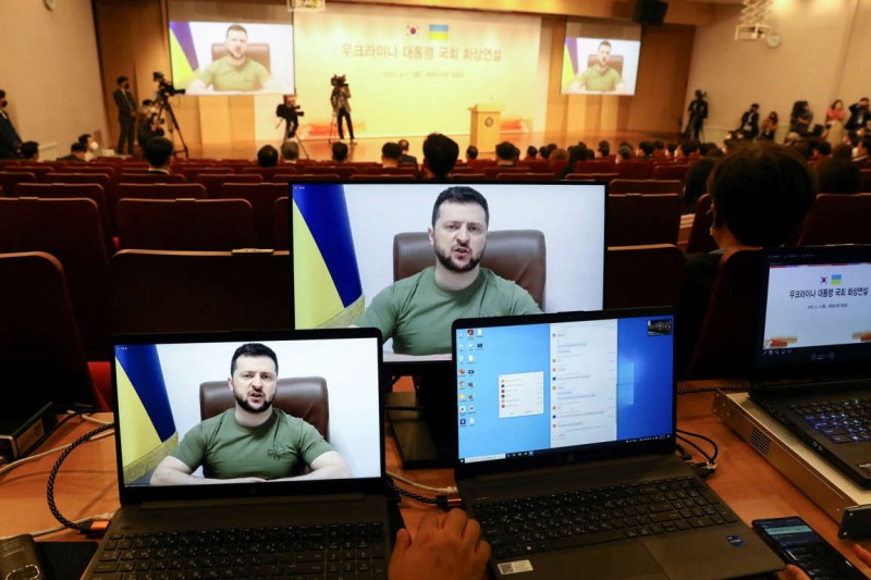 Zelenskiy diz que dezenas de milhares morreram em Mariupol e pede ajuda militar da Coreia do Sul