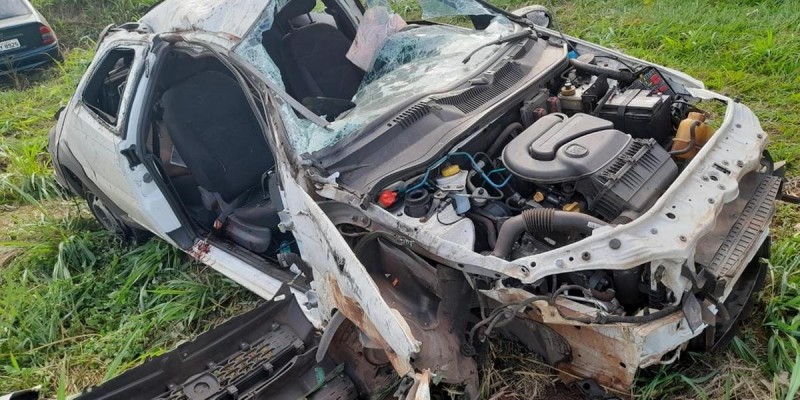 Homem de 35 anos morre após carro capotar na BR-153 em Bady Bassitt