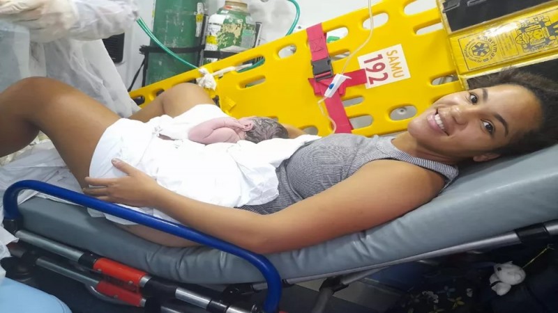Jovem dá à luz dentro de ambulância em rodovia do interior de São Paulo