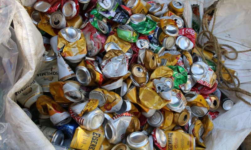 Brasil registra reciclagem de 98,7% de latas de alumínio em 2021