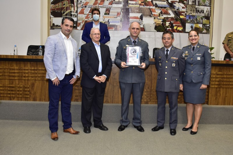 Capitão Fernando da Cunha Bachiega recebe Medalha Tiradentes