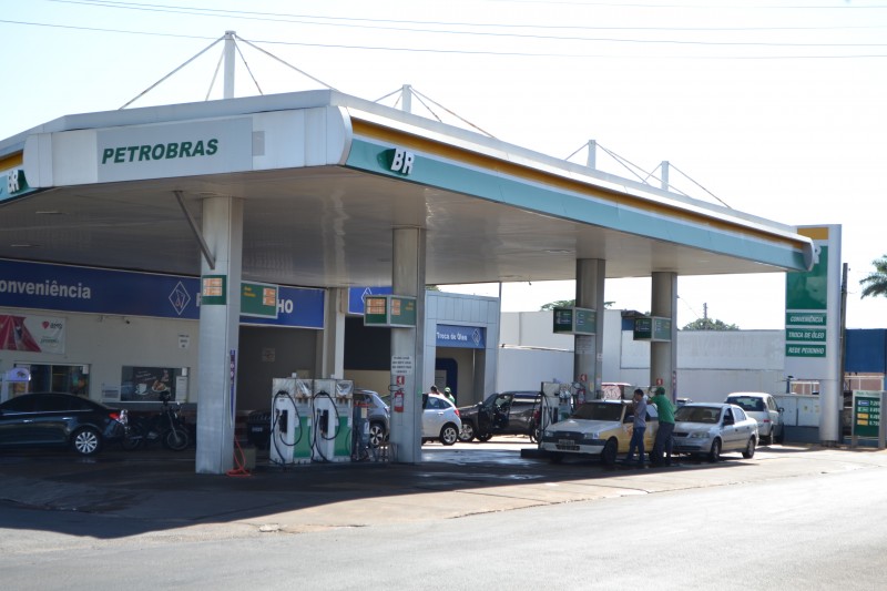 Subiu de novo: preço do litro do etanol e da gasolina tem aumento nos postos