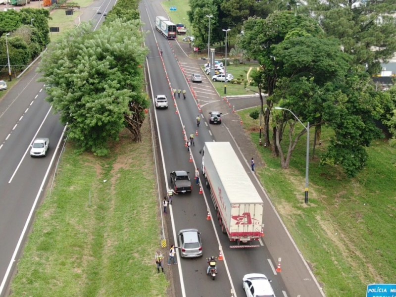 30 condutores foram flagrados embriagados e 589 multados por excesso de velocidade