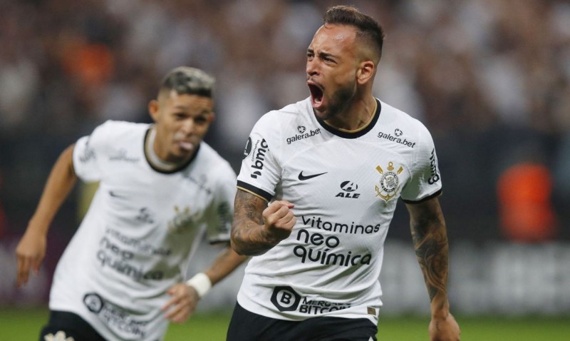 Em noite de Maycon, Corinthians vence Boca na Libertadores