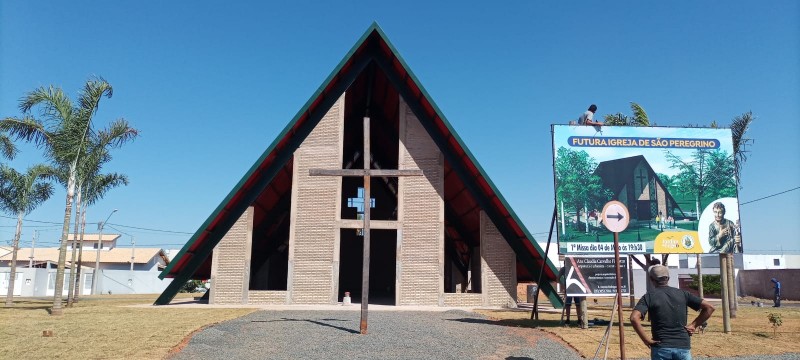 Bispo preside 1ª missa na capela de São Peregrino