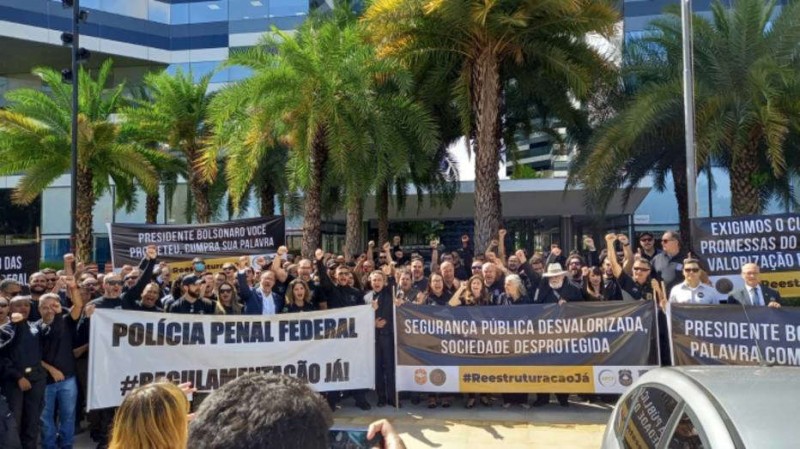 Delegados da PF aprovam paralisações e entrega de cargos e pedem renúncia de ministro por reajuste