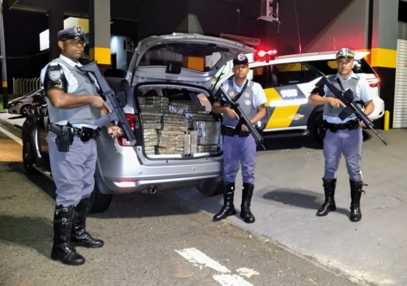 Garota de 15 anos é surpreendida pelo TOR guiando veículo ‘recheado’ com maconha