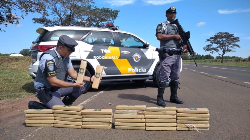 Rapaz é preso pelo TOR com 36 tijolos de maconha