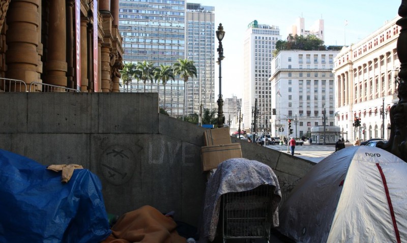 Morador em situação de rua morre em centro de convivência em São Paulo