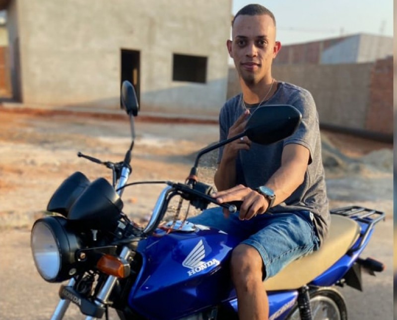 Morre jovem que colidiu moto em estrutura de ferro no antigo Kartódromo