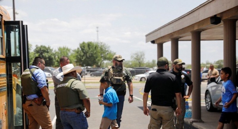 Tiroteio em escola primária deixa professor e 14 crianças mortos no Texas