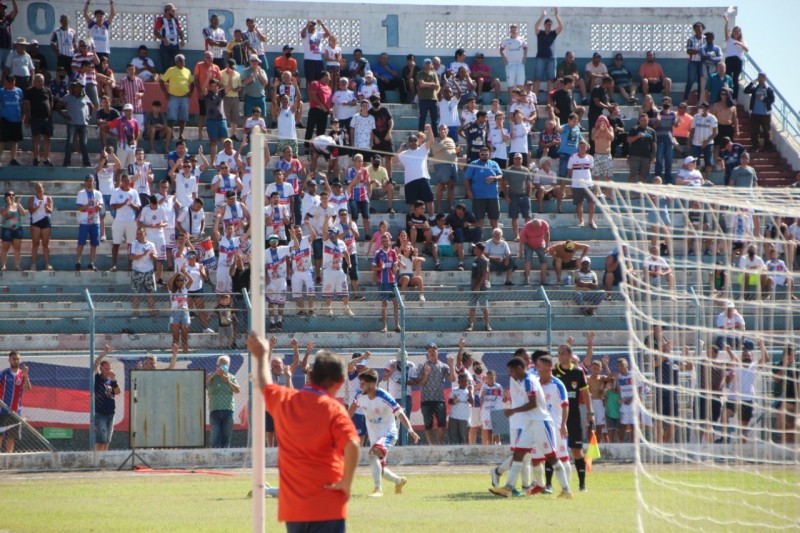 CAP vence bem, derruba invicto e assume a liderança