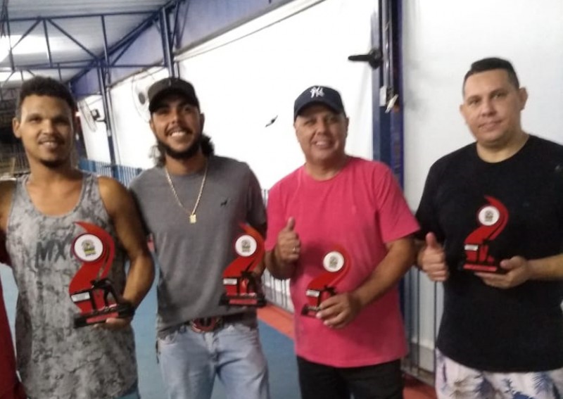 Vencedores do Torneio de Bilhar são premiados no Lago Azul