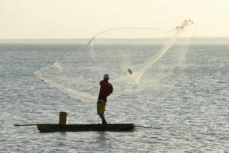 Governo suspende licença de 15 pescadores de sete cidades da região
