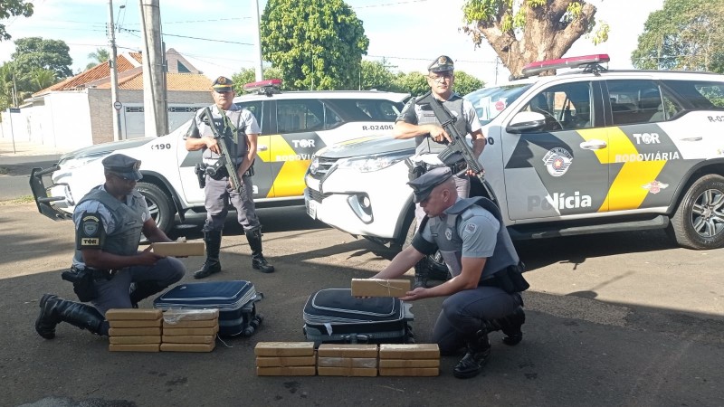 TOR prende rapaz com drogas e captura procurado durante abordagens na Assis