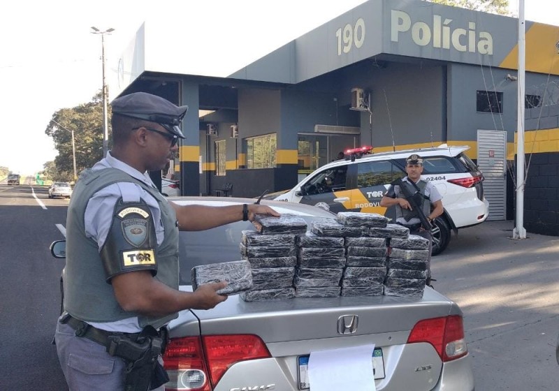 Casal é preso em flagrante pelo TOR com drogas escondidas nas portas de veículo