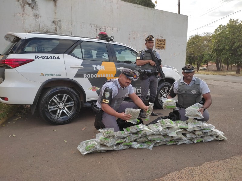 TOR prende frentista com 49 pacotes de skank escondidos em bolsa e mochila