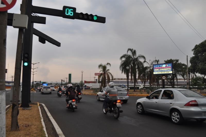 Homem morre após levar voadora durante discussão em semáforo de Votuporanga