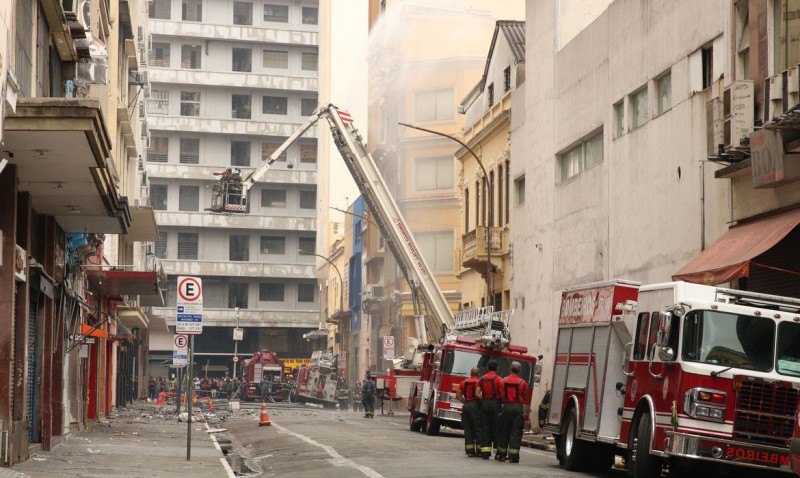 Prefeitura inicia trabalhos para demolição de prédio incendiado