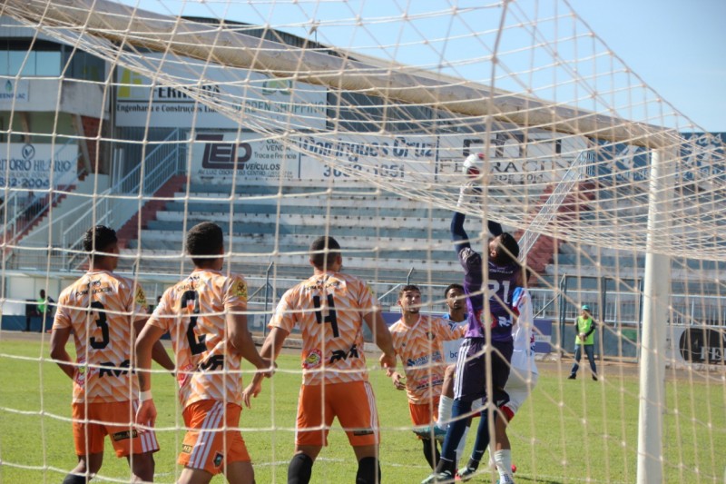 Penapolense goleia o Manthiqueira e assume a vice-liderança na Segundona