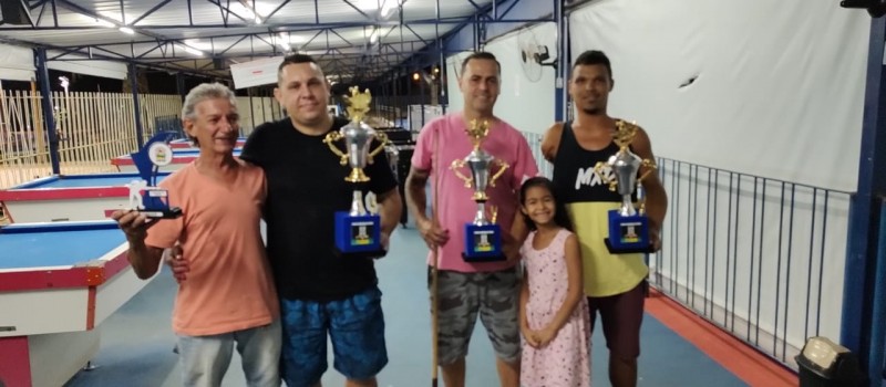 Lago Azul entrega troféus aos vencedores do Torneio de Bilhar