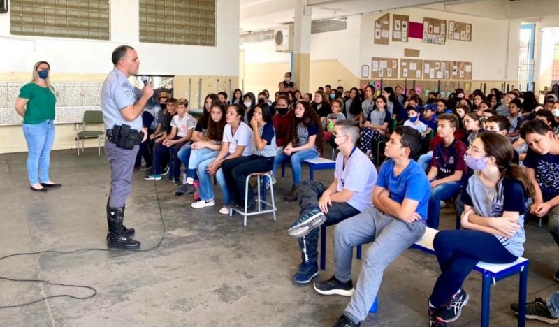 Alunos de escola em Alto Alegre participam de palestra sobre o trânsito