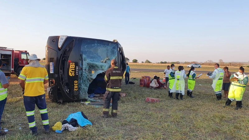 Dois morrem e 20 ficam feridos em acidente de ônibus na Marechal Rondon