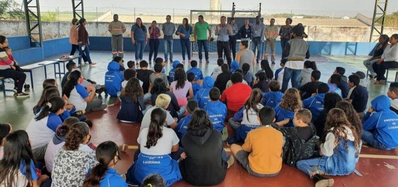 Alunos de Luiziânia participam de campanha de conscientização sobre rede elétrica