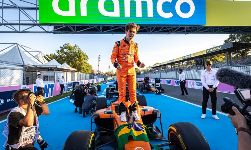 Piloto Felipe Drugovich é campeão mundial de Fórmula 2