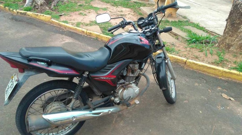 Homem é preso em flagrante por furto de motocicleta, capacete e caixa de som