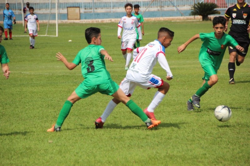 Sub-11 e 13 do Penapolense perdem seus confrontos no final de semana