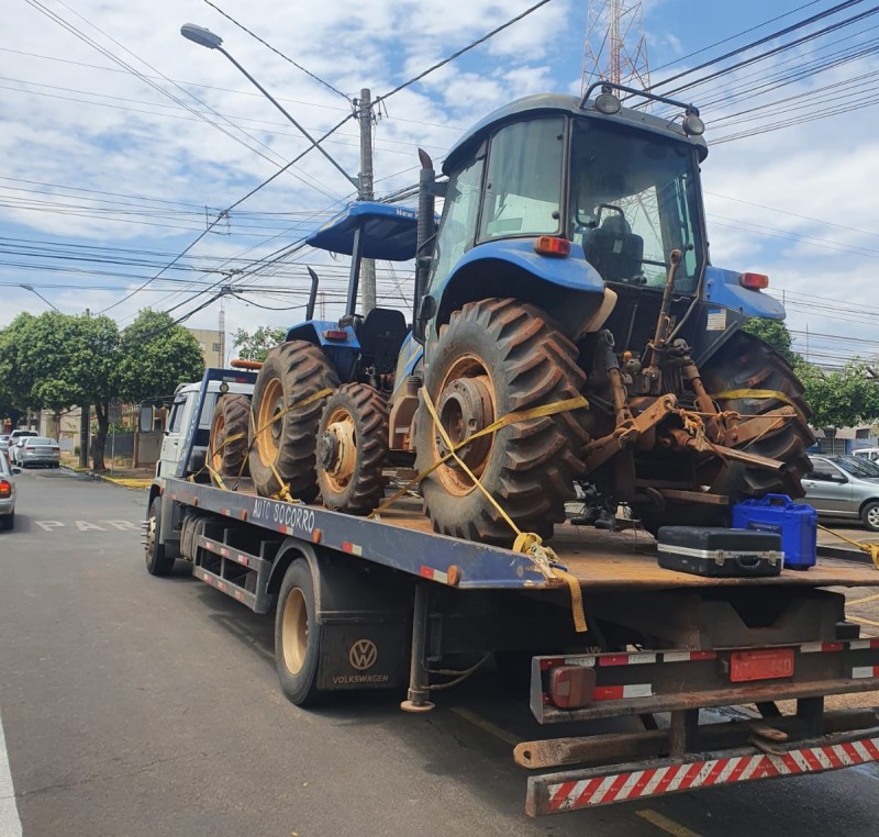 Dupla é presa pela Polícia Ambiental com tratores furtados de propriedades