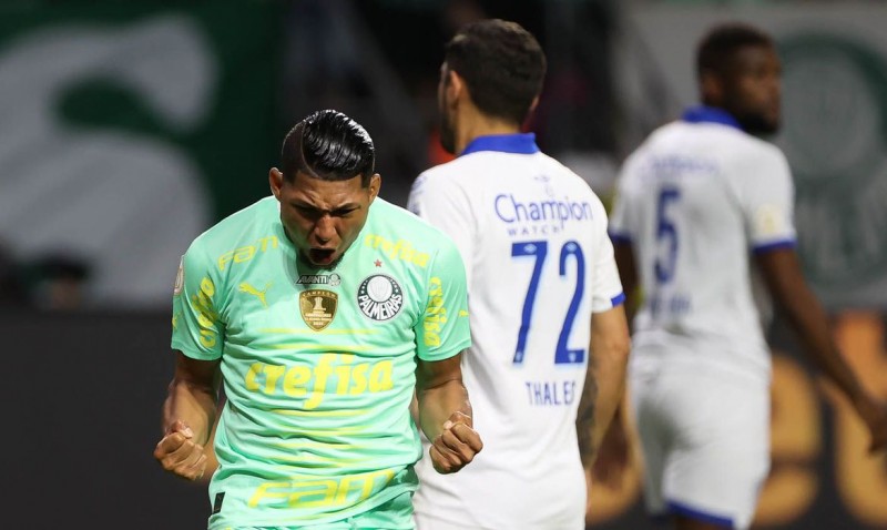 Palmeiras bate Avaí e amplia folga na ponta do Brasileiro