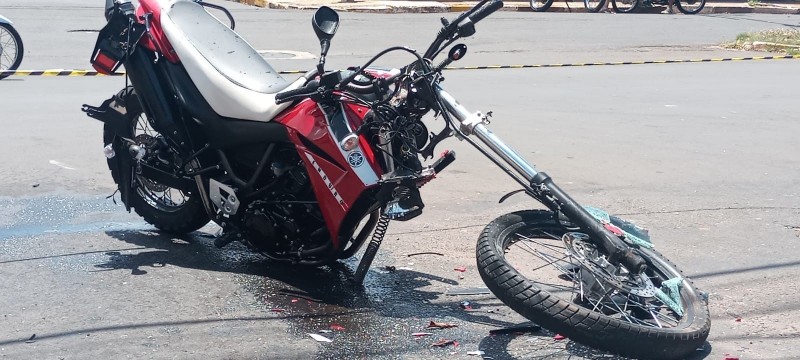 Menor na direção de carro se envolve em grave acidente com moto