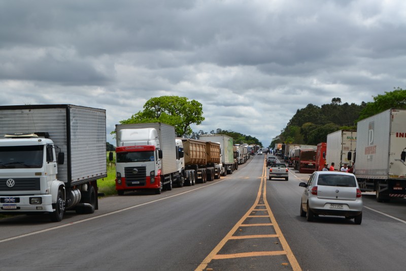 Manifestação pró-Bolsonaro prossegue na rodovia Assis Chateaubriand