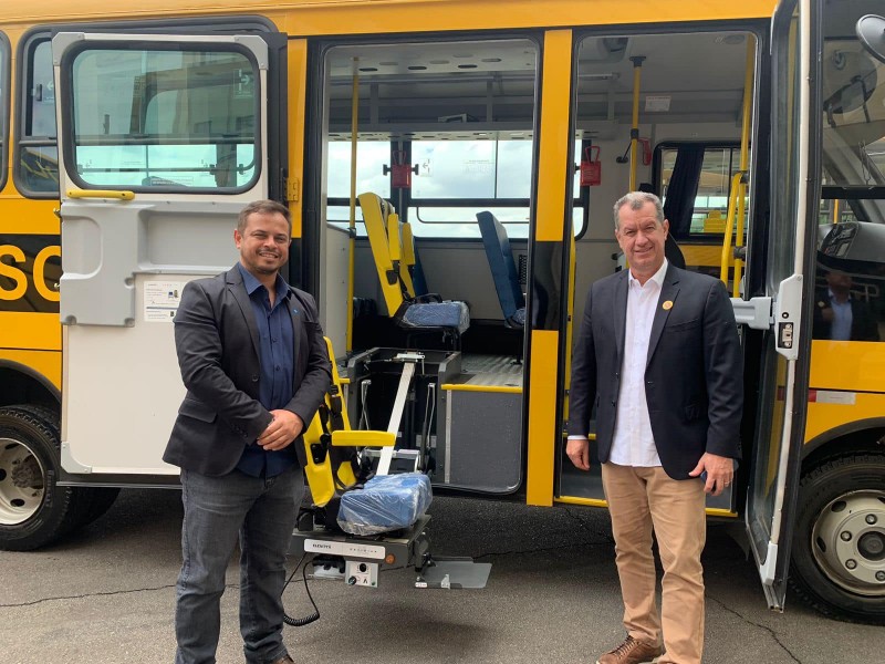 Avanhandava e Barbosa ganham ônibus para transporte escolar